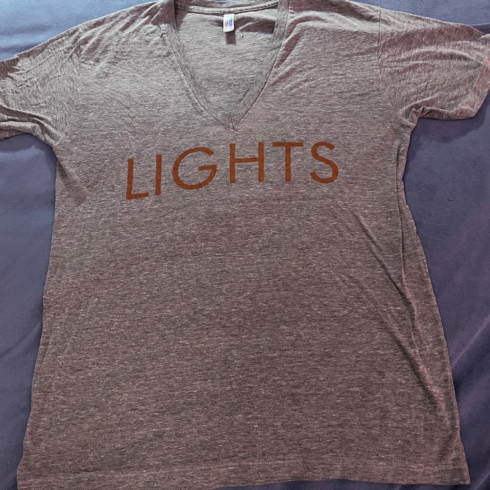 LIGHTS Skin&Earth Minimal Logo V-Neck Electo Band  T-Shirt | Poxleitner-Bokan